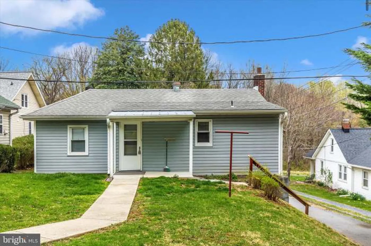 Building Photo - 3712 S Mountain Rd