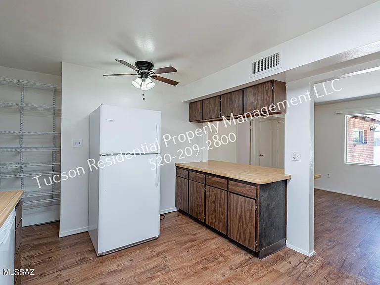 826 E Water St — Photo 17