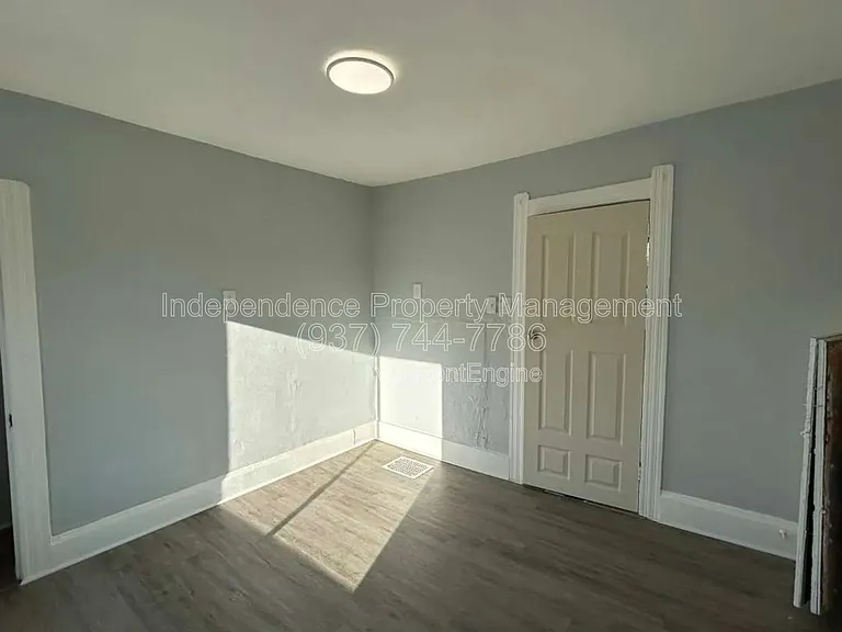 200 E 31st St — Photo 14