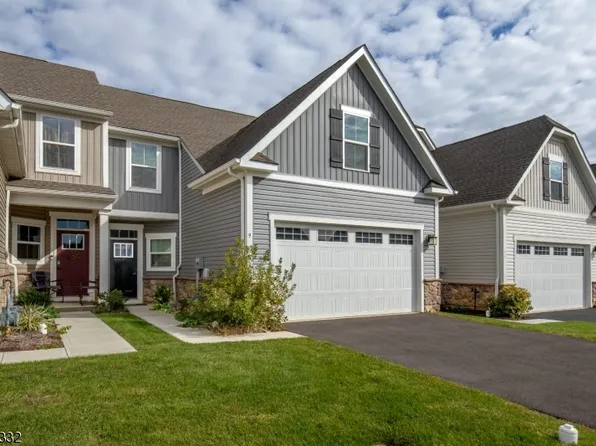 9 Sparrowhawk St, Washington Twp., NJ 07840