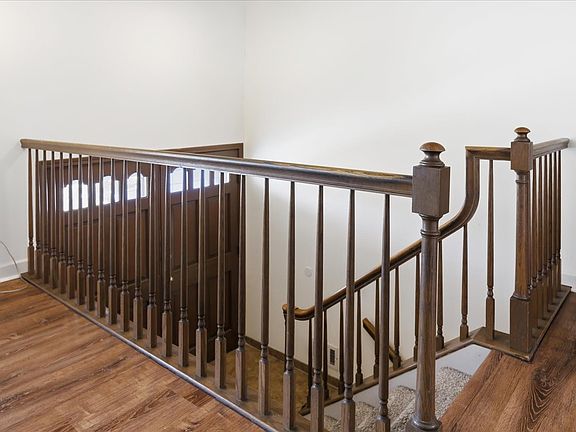 2nd image of 23W281 Cambridge Ct