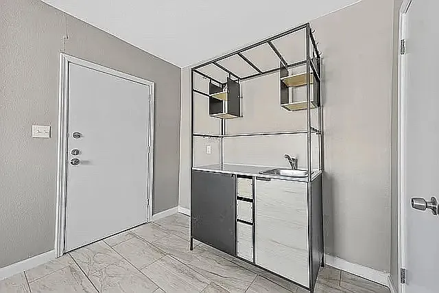 1601 E Hattie St #1 — Photo 5