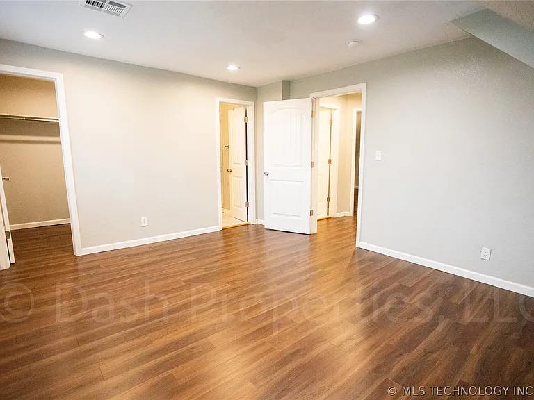 821 S Quaker Ave — Photo 48
