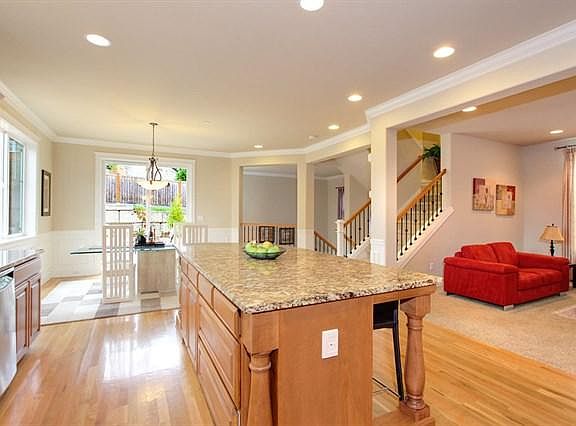 3rd image of 10558 155th Ave NE