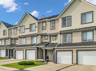 28 S Everhollow Way SW, Calgary, AB T2Y 5B4