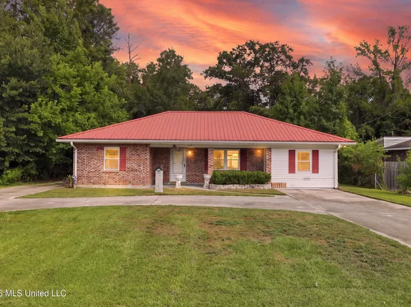 1102 Jackson Landing Rd, Picayune, MS 39466
