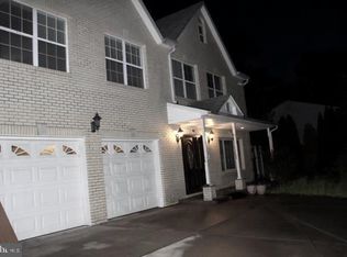 6820 Rolling Rd, Springfield, VA 22152