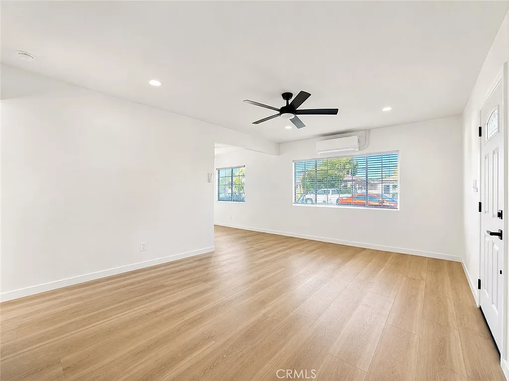 3 bed, 1000 sqft, $3,400 — Photo 4
