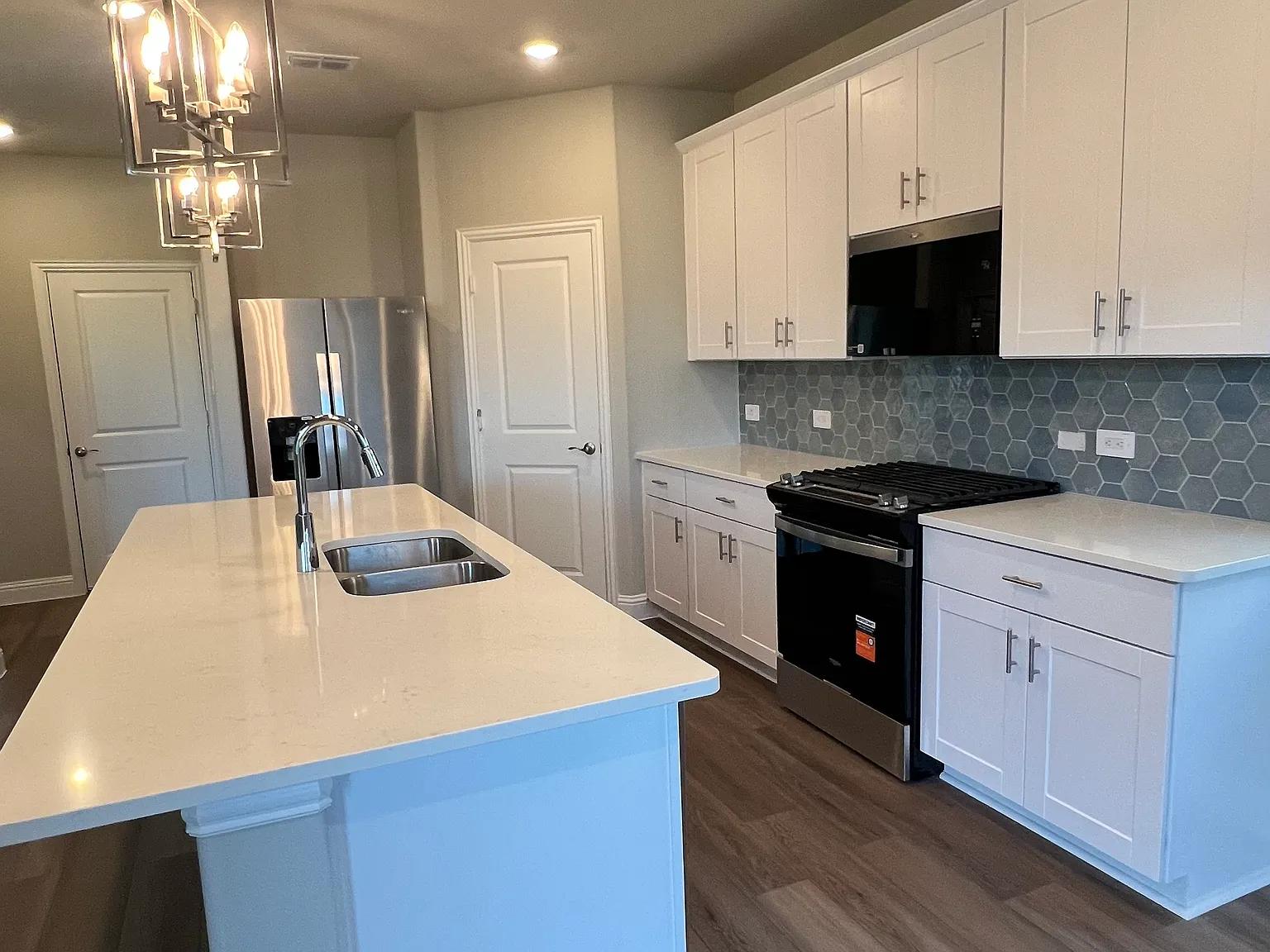 4 bed, 1874 sqft, $2,400 — Photo 4