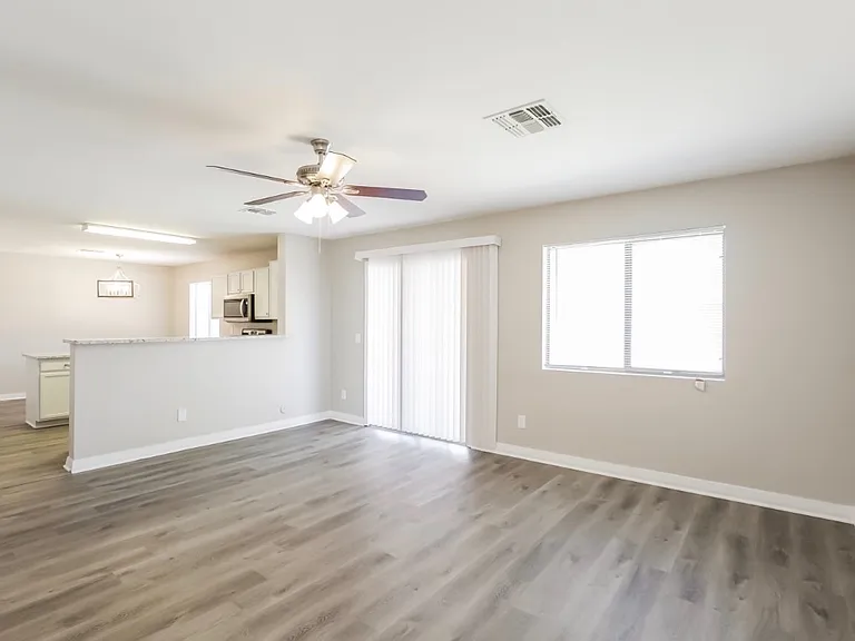 3138 W Wayland Dr — Photo 8