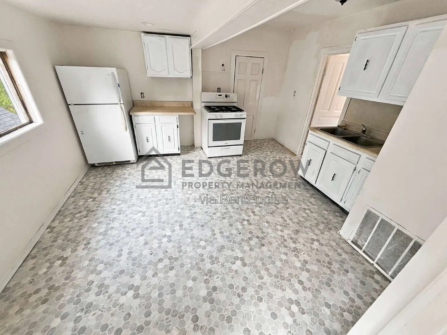 2 bed, 1.0 bath, $1,275 — Photo 4