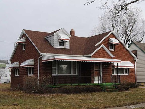2nd image of 100 Leonard St