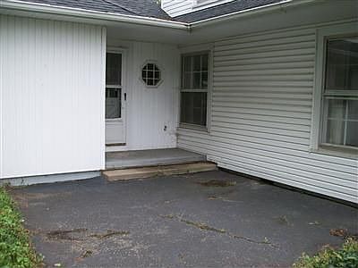 4th image of 28515 Parkwood Dr