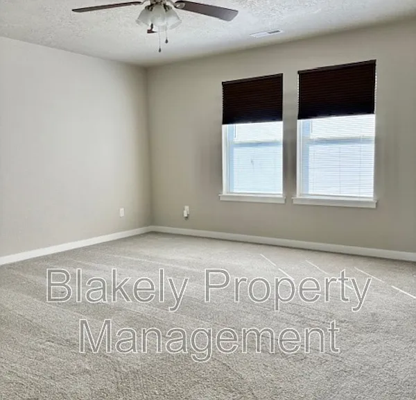 645 SW Inby St — Photo 13