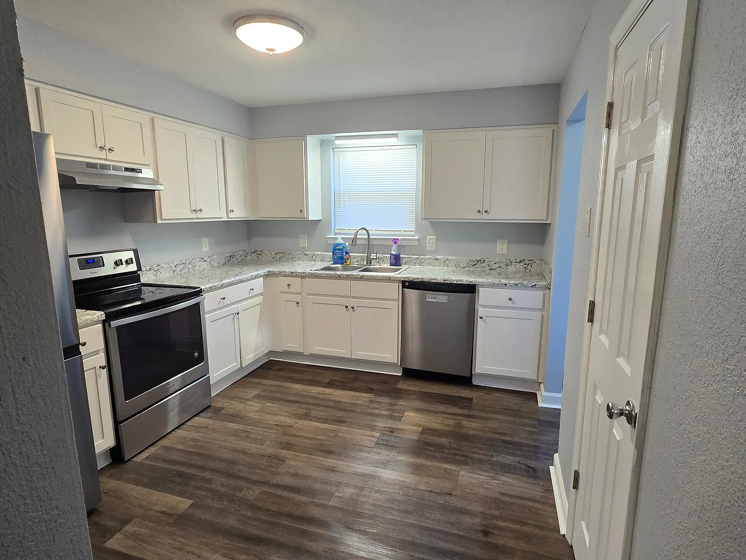 2 bed, 1.5 bath, 700 sqft, $1,500 — Photo 2