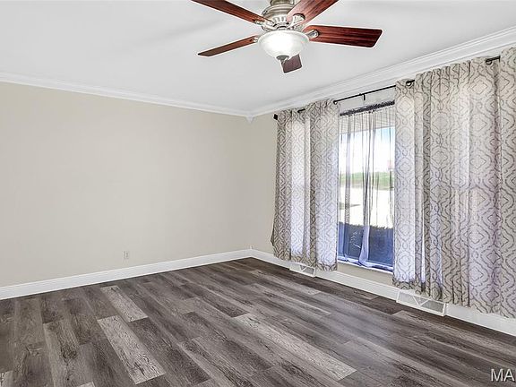 4th image of 2721 Rose Dr