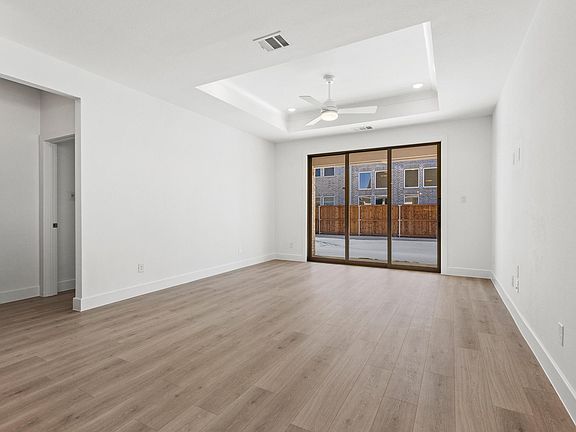 2nd image of 3504 Cloverleaf Ln