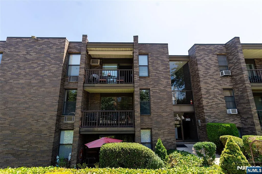 3 bed, 2.0 bath, $3,400 — Photo 1