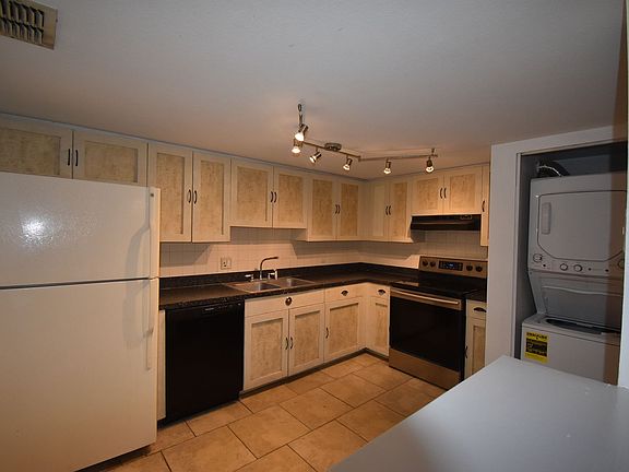 2nd image of 8246 Fairways Cir #D204