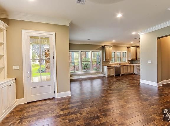 4th image of 125 Academy St