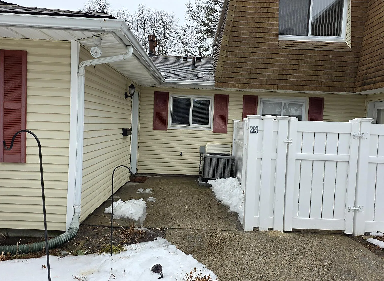 283 Storm Dr — Photo 2