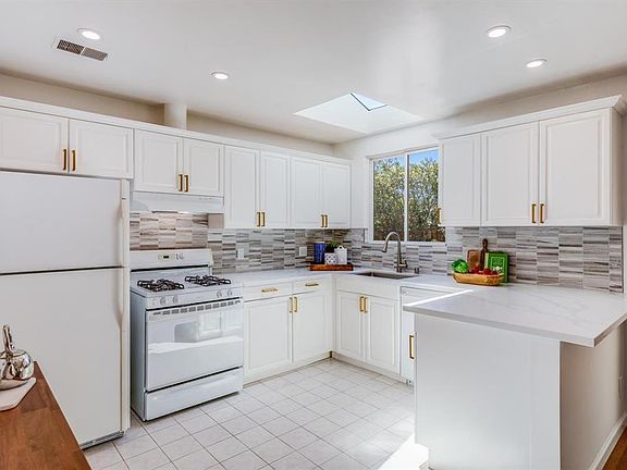 4th image of 3812A Branson Dr