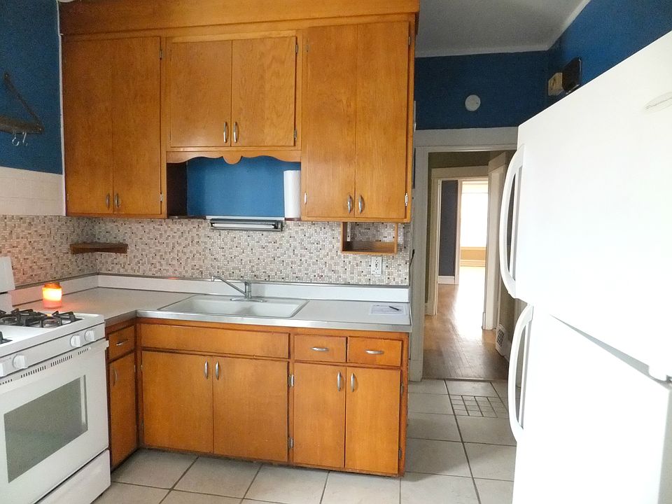 2nd image of 2415 W Leland Ave APT 1