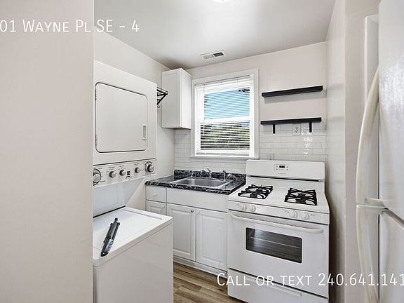 5th image of 101 Wayne Pl SE APT 4