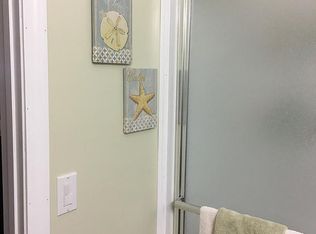 1 Farmington Meadow Dr, Farmington, CT 06032