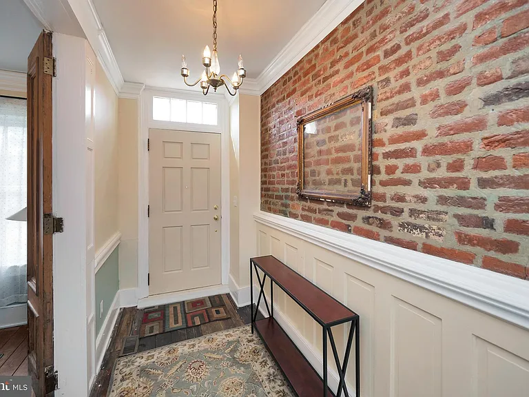305 Prince Edward St — Photo 17