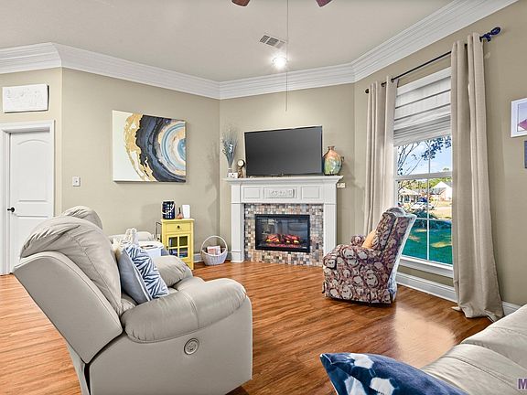 4th image of 190 Lakeland Blvd