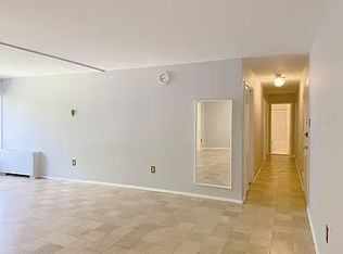 5301 Westbard Cir APT 323, Bethesda, MD 20816