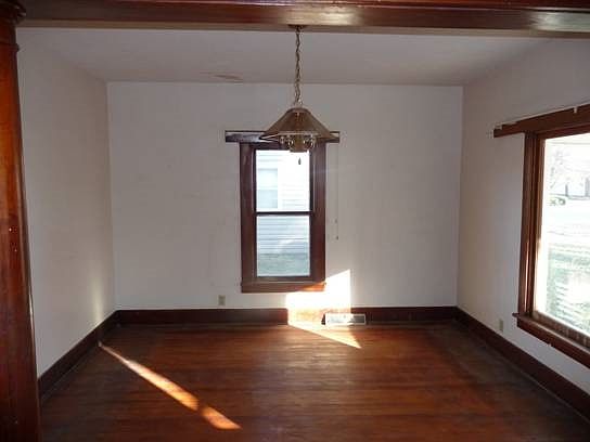 3rd image of 106 Walnut St