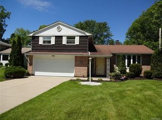 106 Mahogany Dr, Williamsville, NY 14221