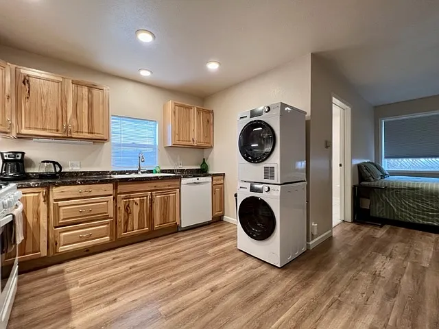Studio, 575 sqft, $1,625 — Photo 3