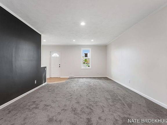 4th image of 409 E 40th St