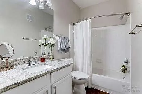 Water's Edge Apartments — Photo 14