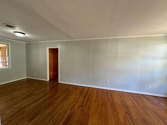 5th image of 1143 Lakewood Dr