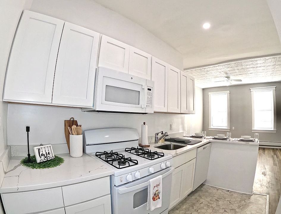 1st image of 135M-L Kingwood Dr #204