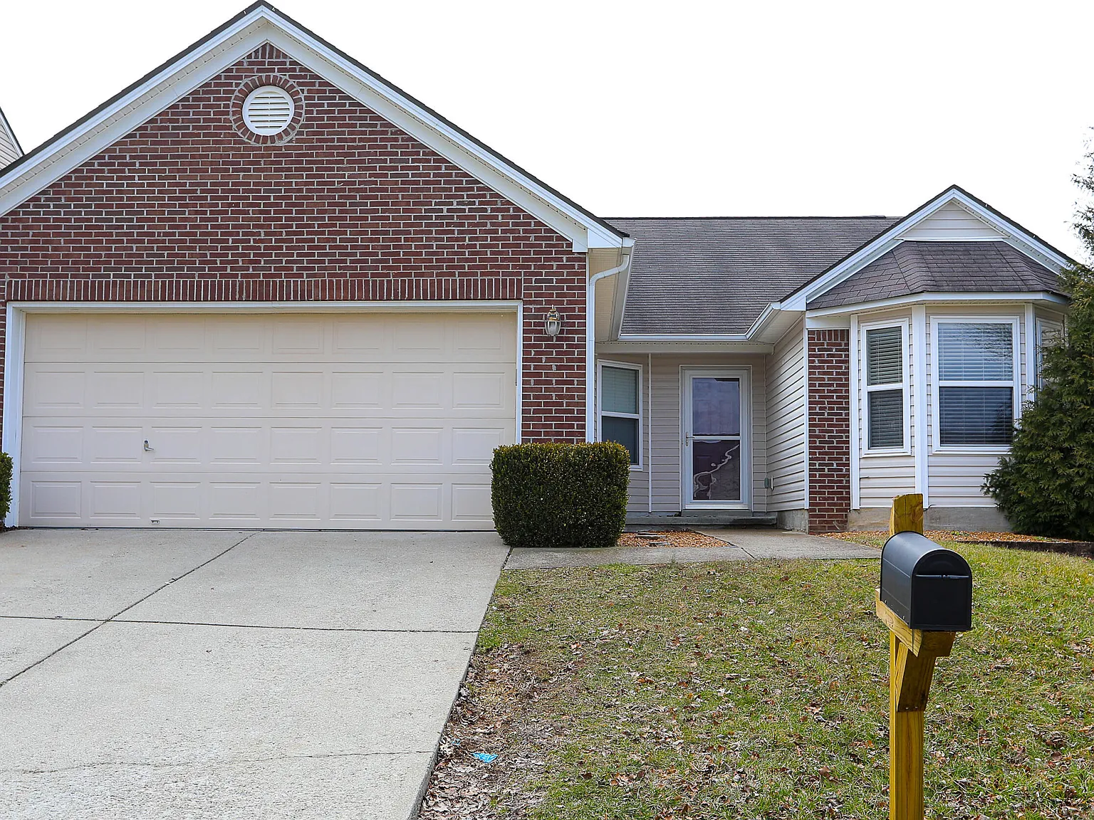 4 bed, 2.0 bath, 1601 sqft, $1,995 — Photo 1