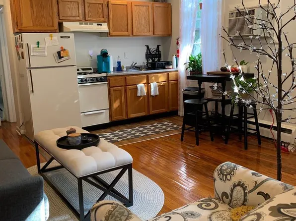 923 Spruce St APT 2R, Philadelphia, PA 19107