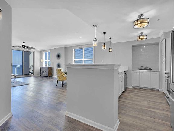 5th image of 1415 1st St N APT 705