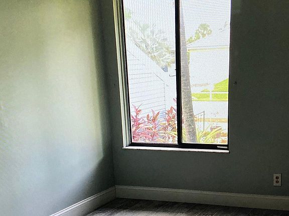 5th image of 1301 Riverhead Ave