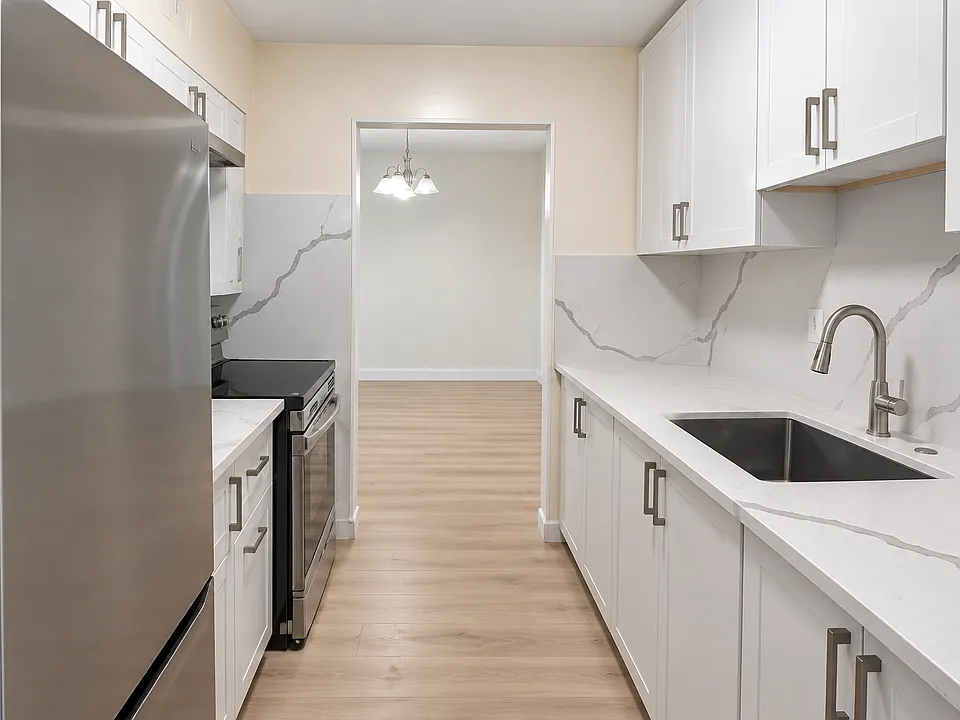 10330 Yonge St #408