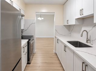 10330 Yonge St #408, Richmond Hill, ON L4C 5N1