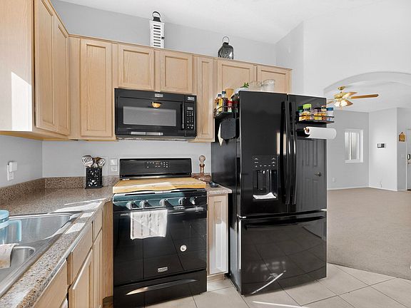 3rd image of 32 Sunset Canyon Ln