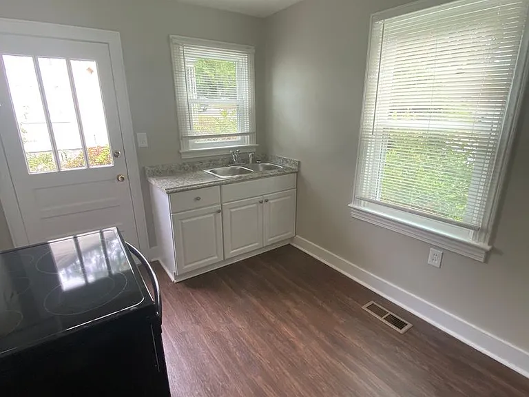 130 Oakdale Ct — Photo 5