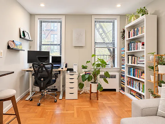 Office, photo 1