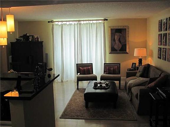 5th image of 3000 SW 22nd St APT 813