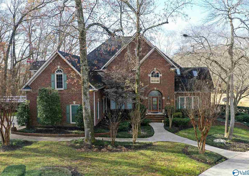 1st image of 120 Gables Brook Dr